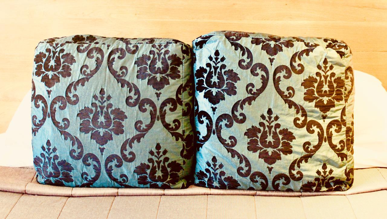 Отель The Nautilus Нейпир Экстерьер фото A pair of cushions